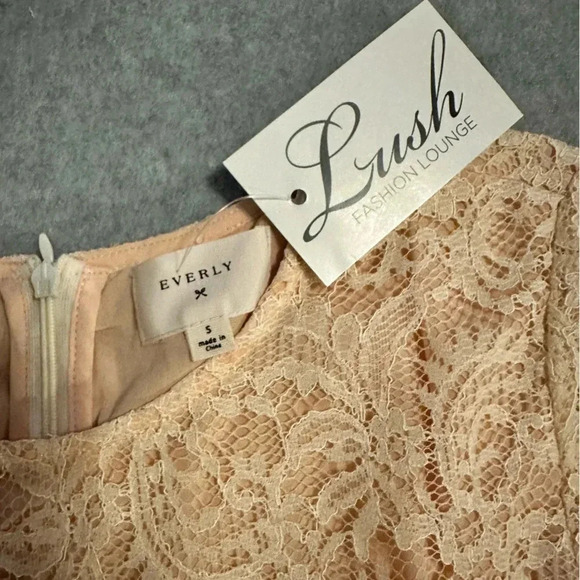 NWT Everly cap sleeve lace romper light pink size S - Picture 3 of 5